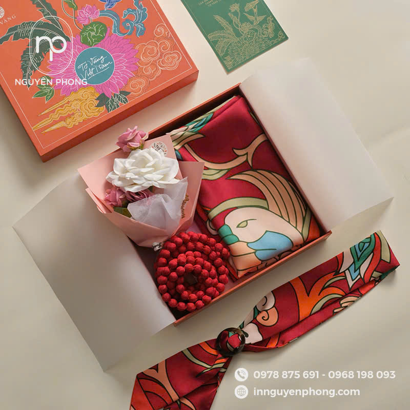 Hộp âm dương đựng khăn lụa họa tiết truyền thống